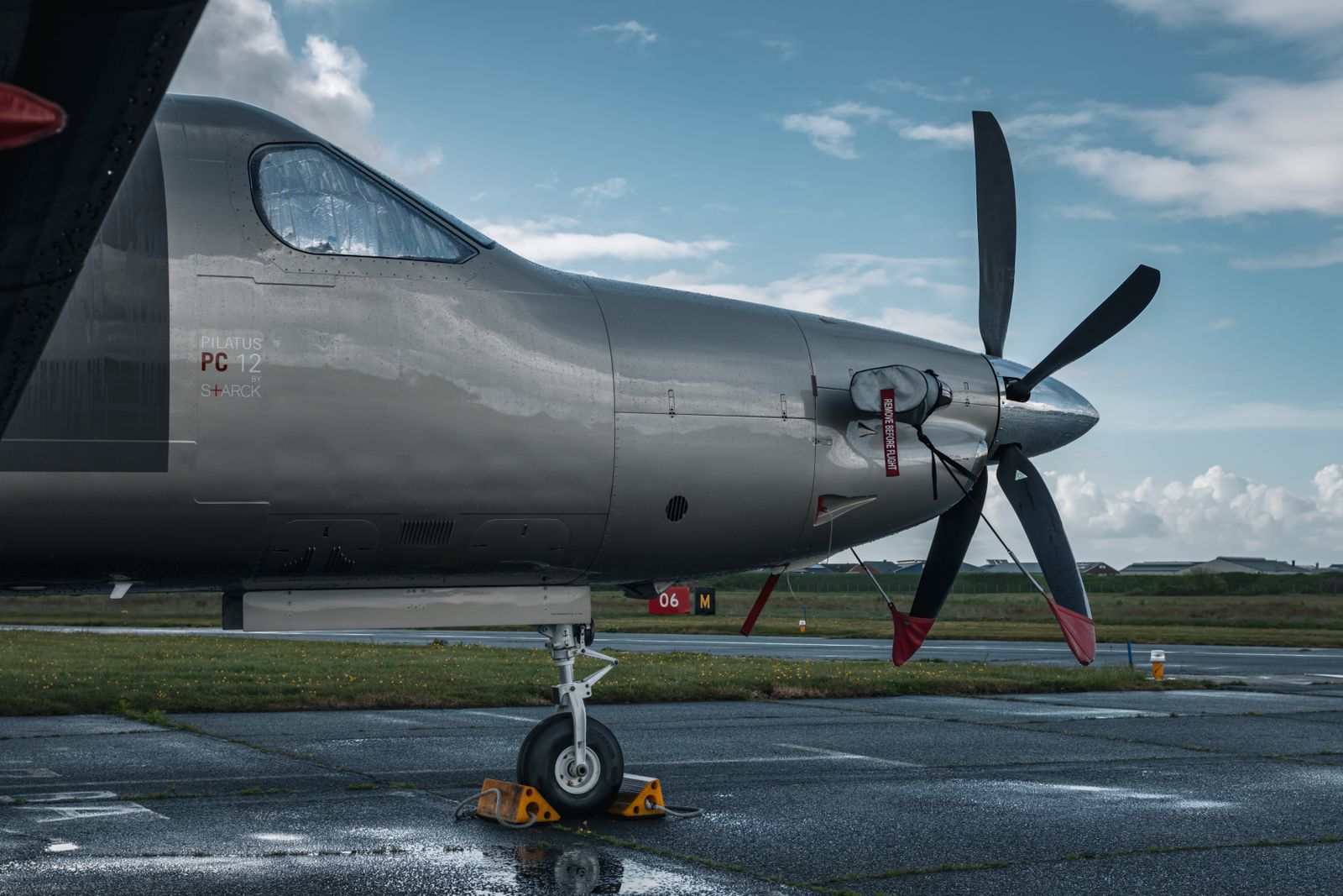 Pilatus PC-12 windshield and prop